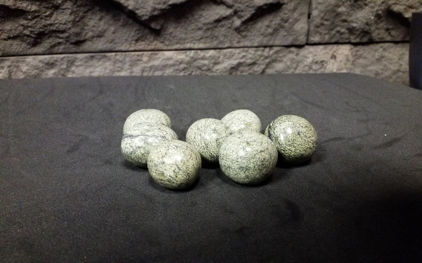 Serpentine Tumbled Stone