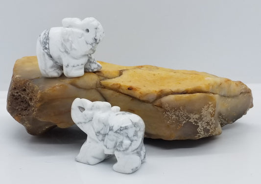 Howlite Elephant 1.5 "